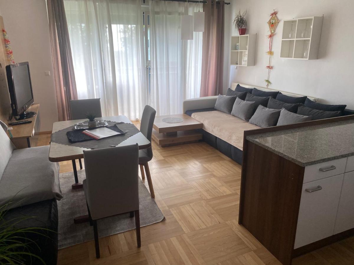 Wohnhaus City Sued Herzogsdorf ภายนอก รูปภาพ